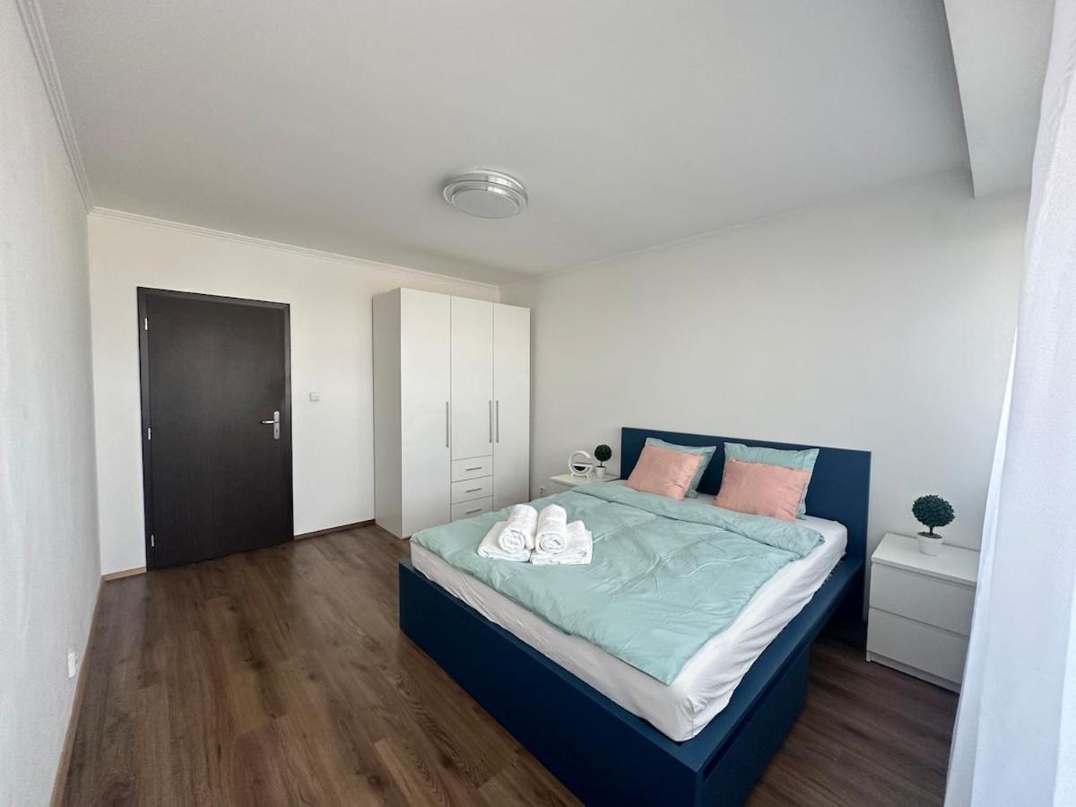 Apartament High Rise Cozy 2brd Flat *