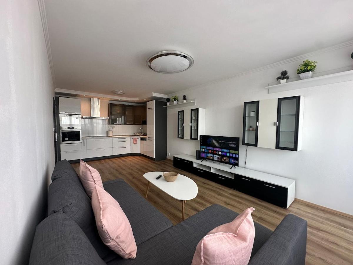 High Rise Cozy 2brd Flat Apartament Praga