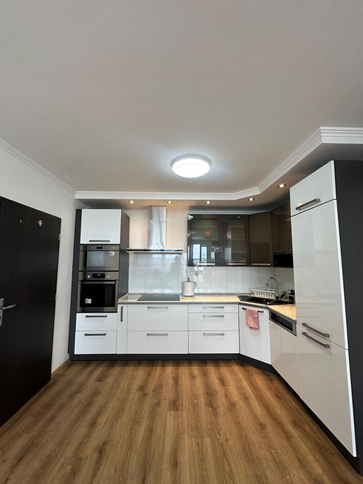 Apartament High Rise Cozy 2brd Flat *